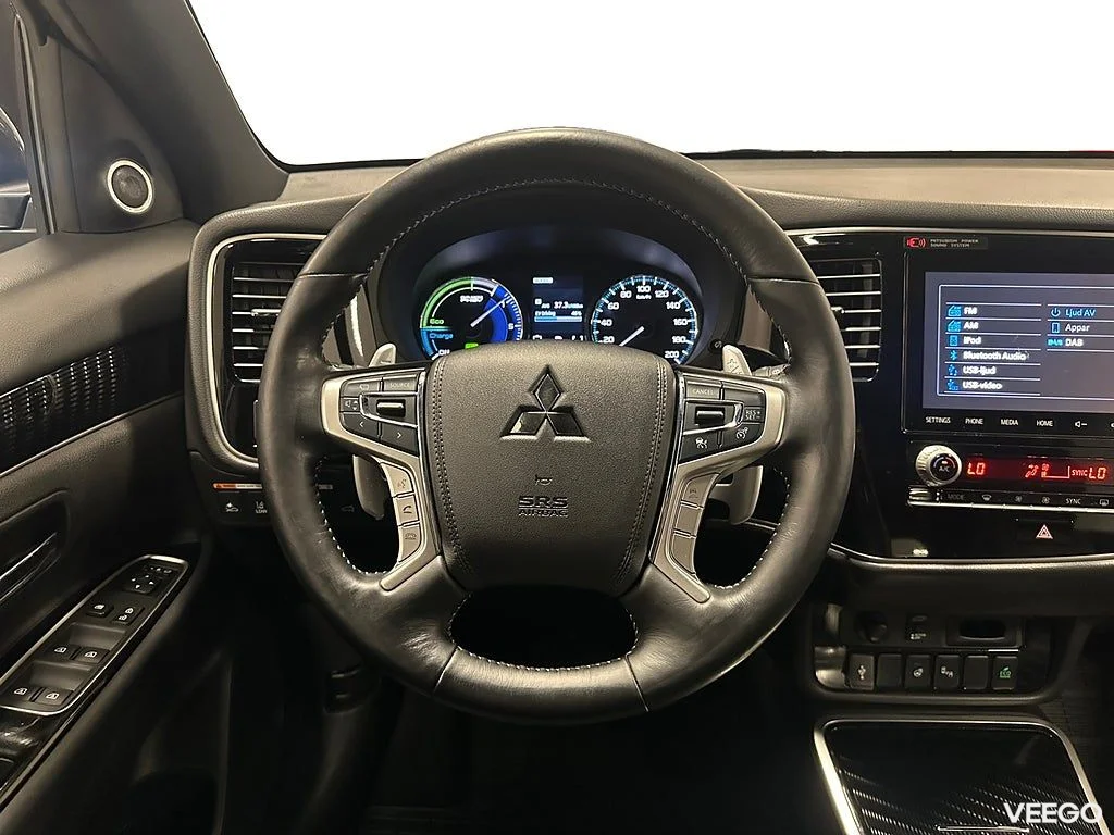 Mitsubishi Outlander PHEV AWD Business X / Skinn / 360 99kW
