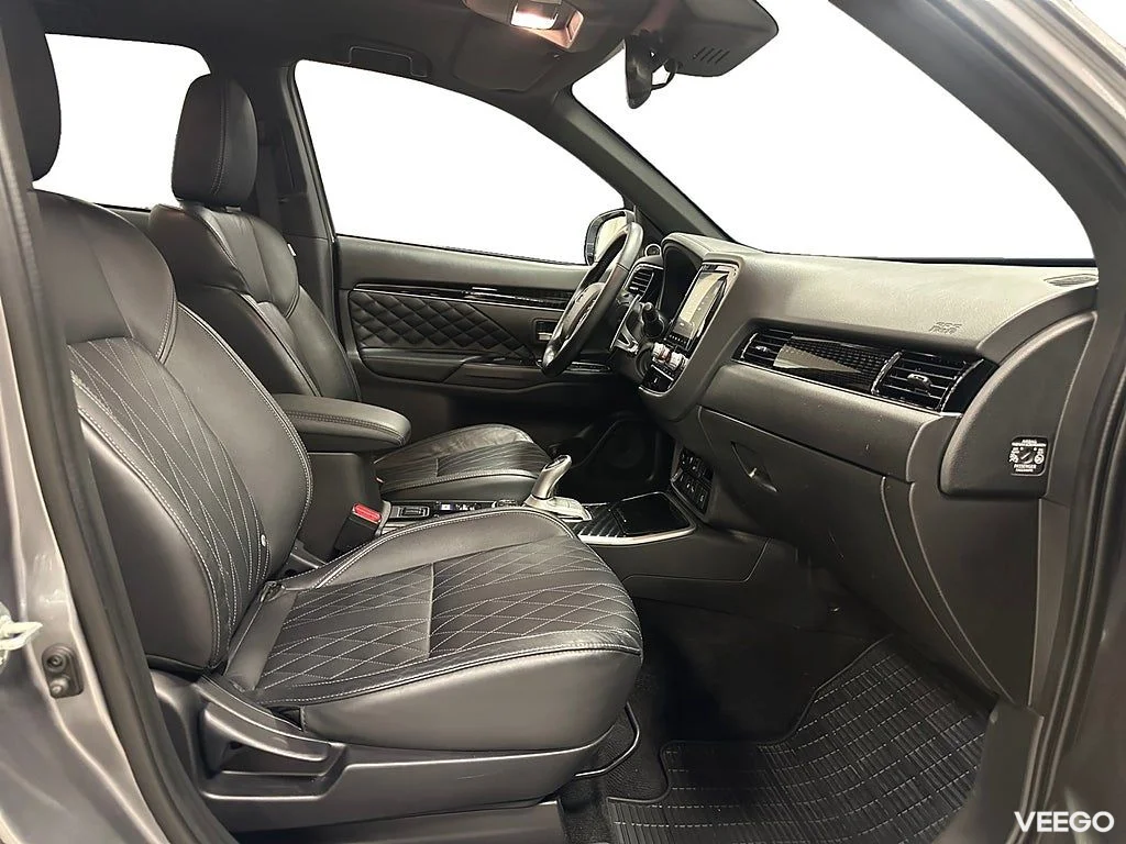 Mitsubishi Outlander PHEV AWD Business X / Skinn / 360 99kW