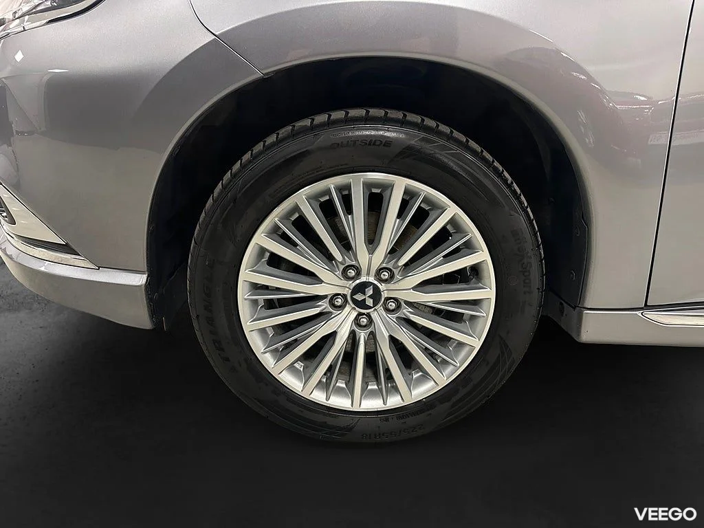 Mitsubishi Outlander PHEV AWD Business X / Skinn / 360 99kW
