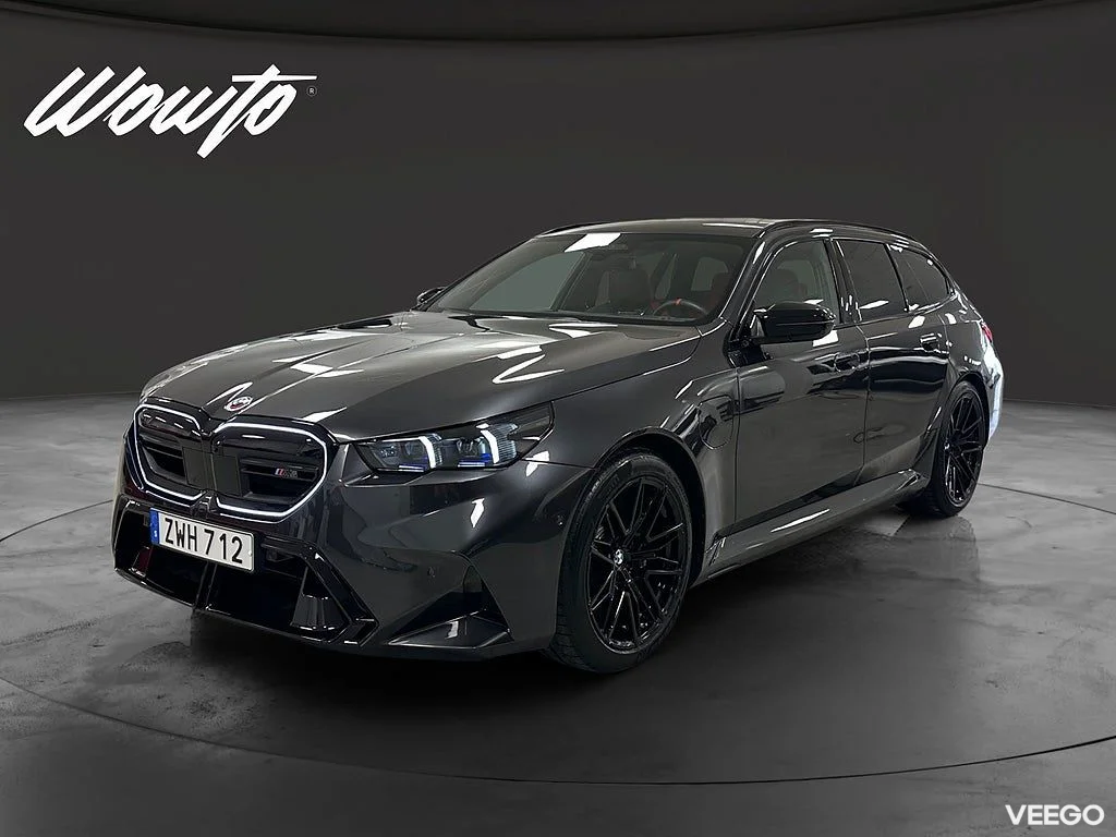 BMW M5 Touring xDrive Steptronic 727hk /Panorama / B&W /Moms 535kW