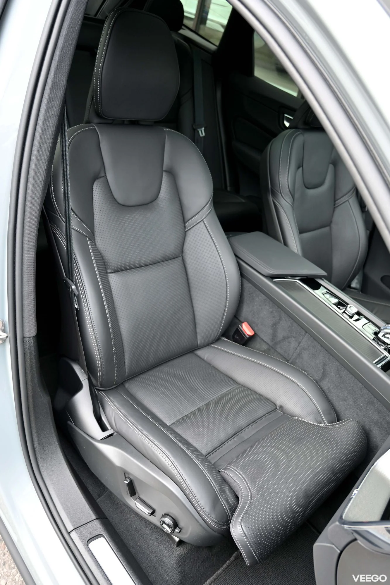 Volvo XC60 AWD T8 B&W ULTRA BLACK INTELLI FULL 2 335kW