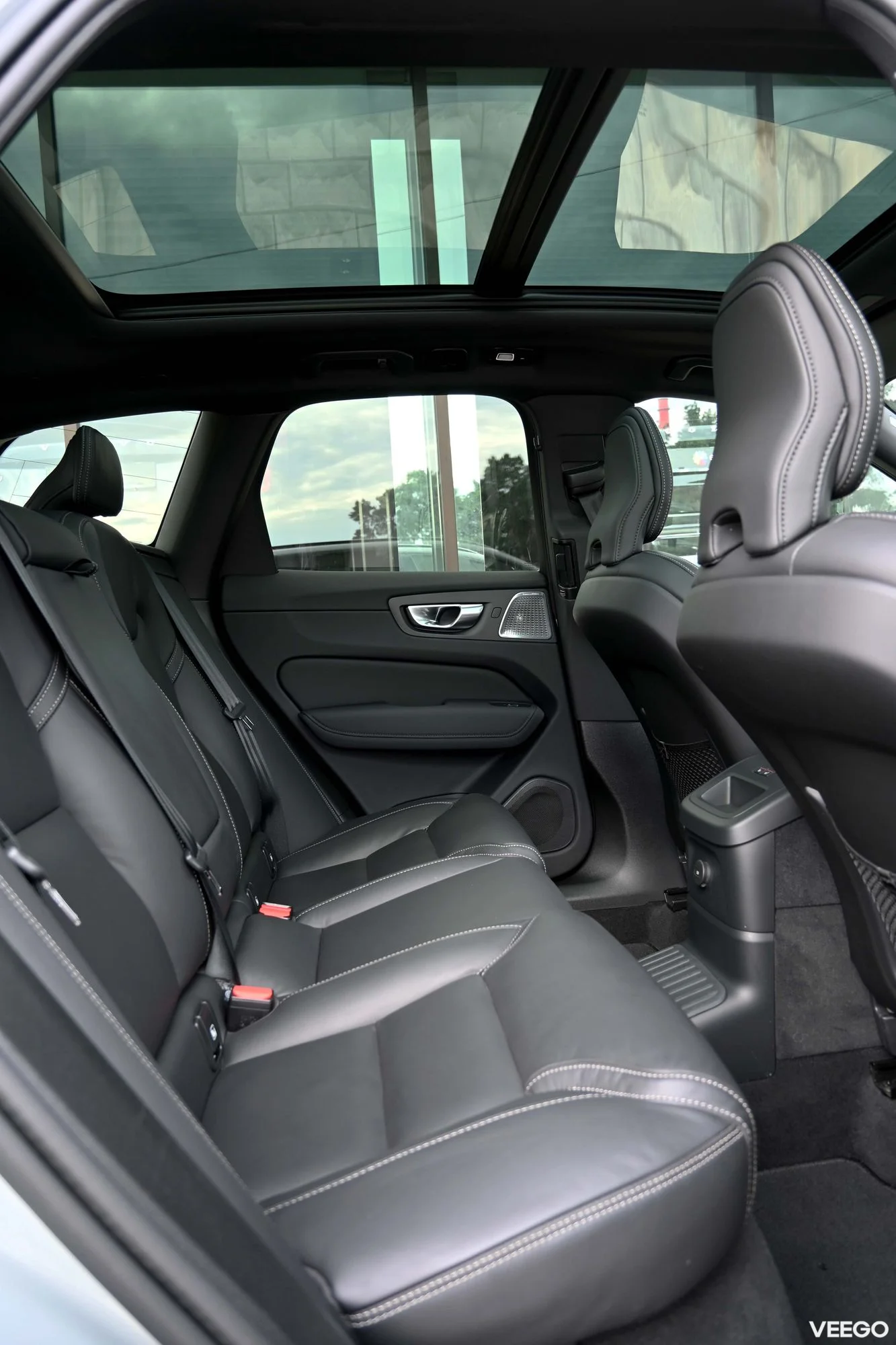 Volvo XC60 AWD T8 B&W ULTRA BLACK INTELLI FULL 2 335kW