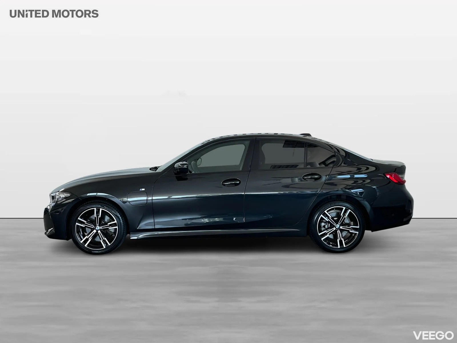 BMW 330 Sedan M Sport Drag Park Assist HiFi Rattvärme Adpt Fart 0kW