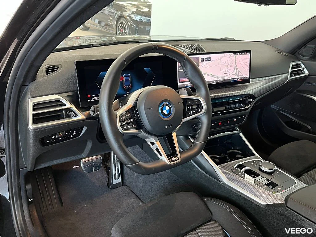 BMW 330 Sedan M Sport Drag Park Assist HiFi Rattvärme Adpt Fart 0kW