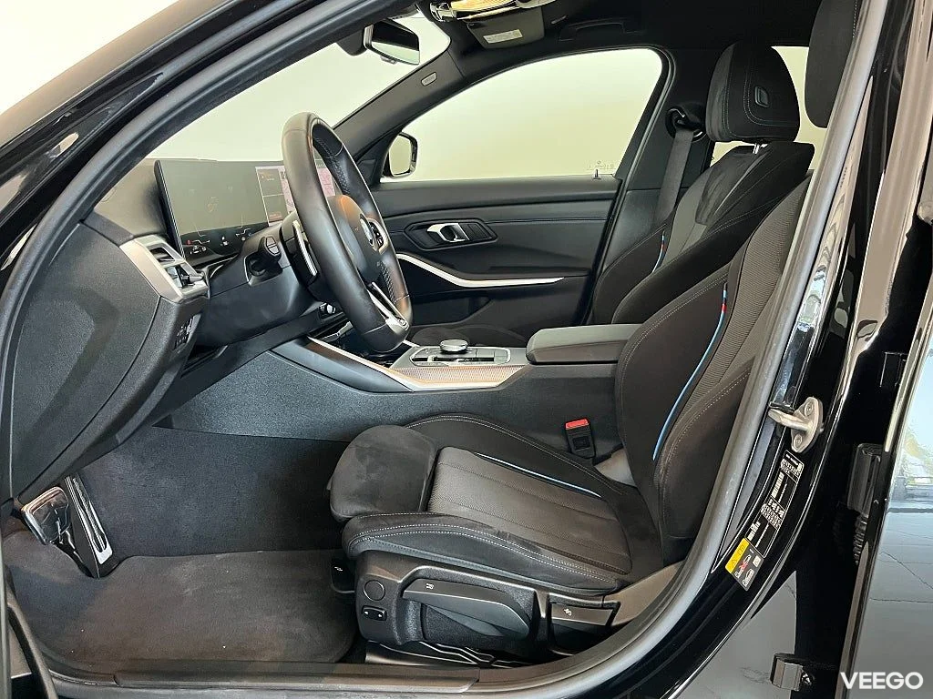 BMW 330 Sedan M Sport Drag Park Assist HiFi Rattvärme Adpt Fart 0kW