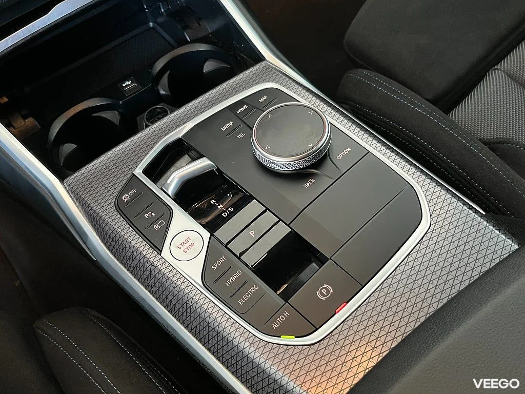 BMW 330 Sedan M Sport Drag Park Assist HiFi Rattvärme Adpt Fart 0kW