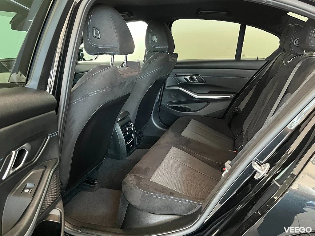 BMW 330 Sedan M Sport Drag Park Assist HiFi Rattvärme Adpt Fart 0kW