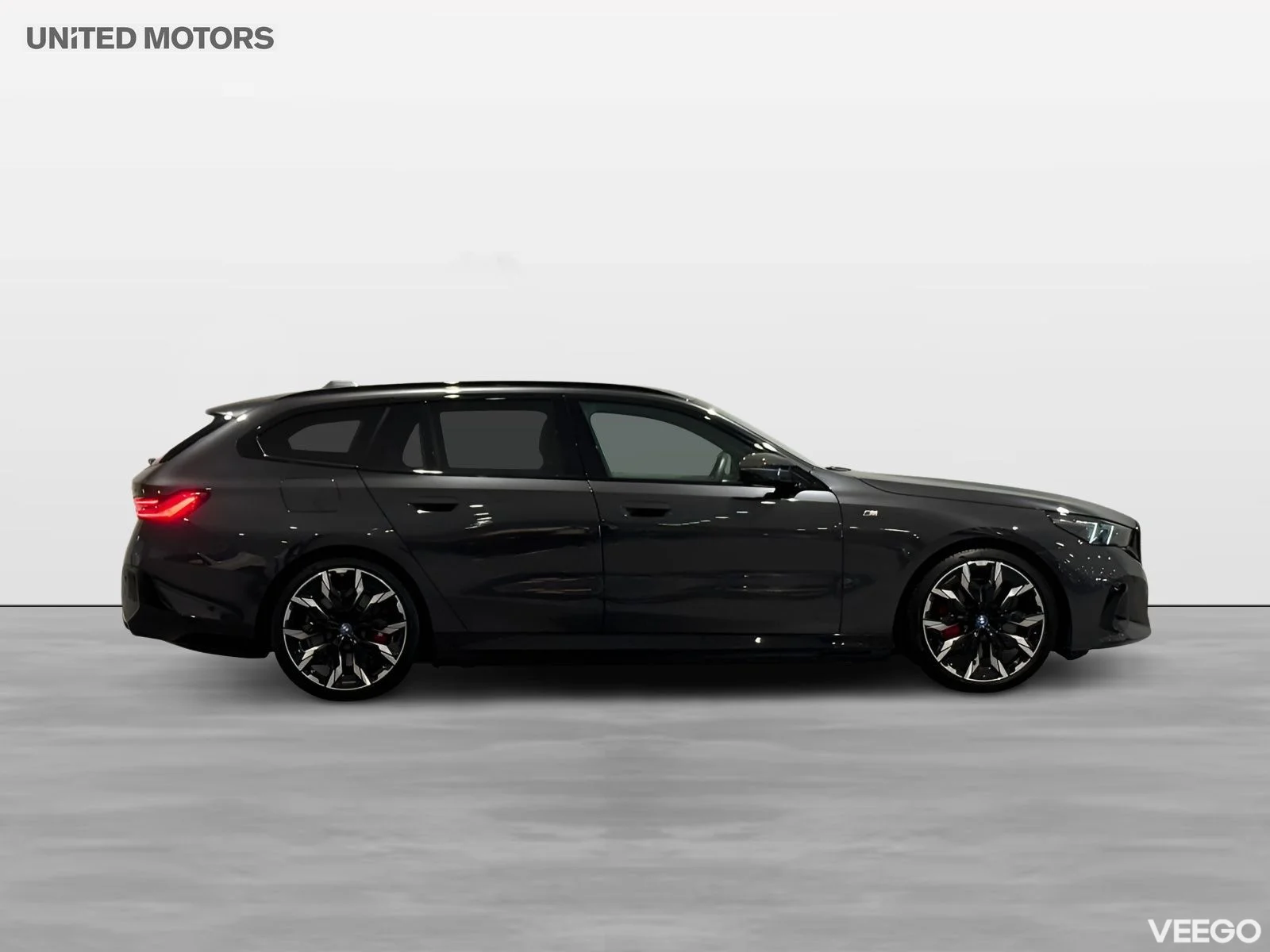 BMW i5 M60 xDrive Touring M Sport Pro Panorama Drag B&W 21" 0kW