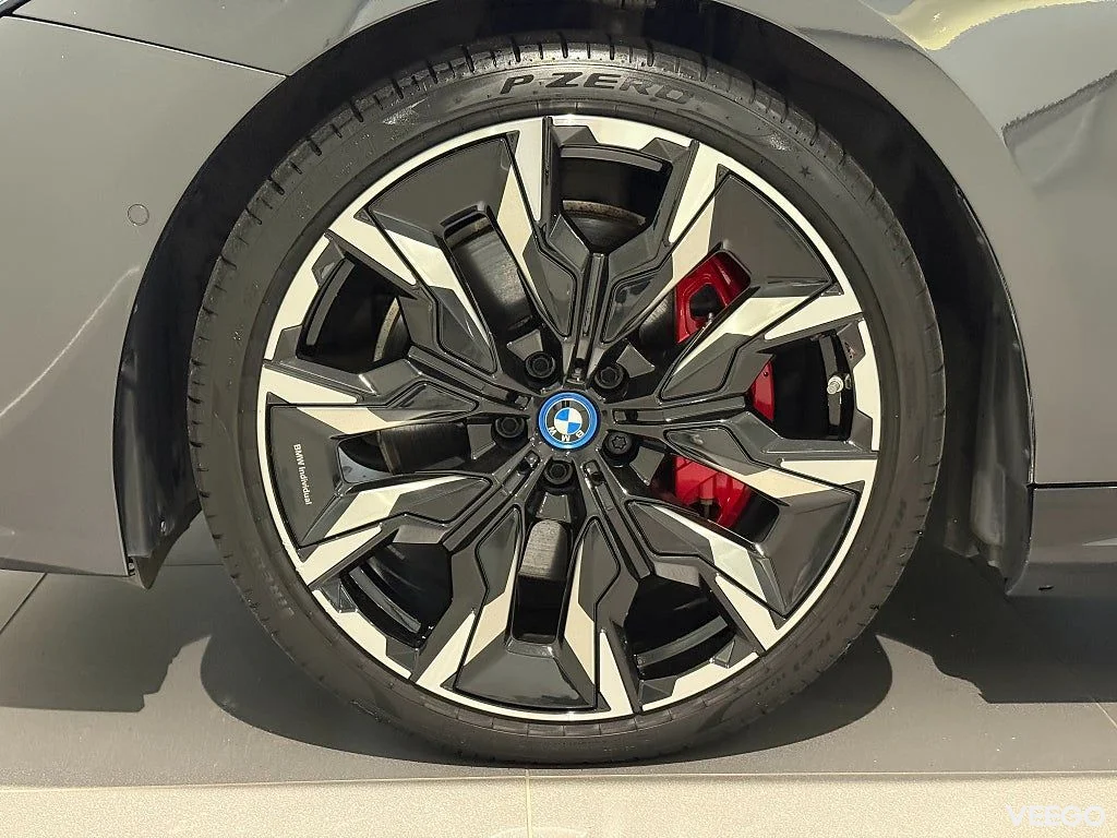 BMW i5 M60 xDrive Touring M Sport Pro Panorama Drag B&W 21" 0kW