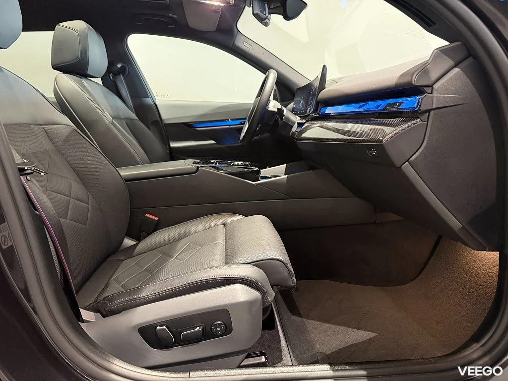 BMW i5 M60 xDrive Touring M Sport Pro Panorama Drag B&W 21" 0kW