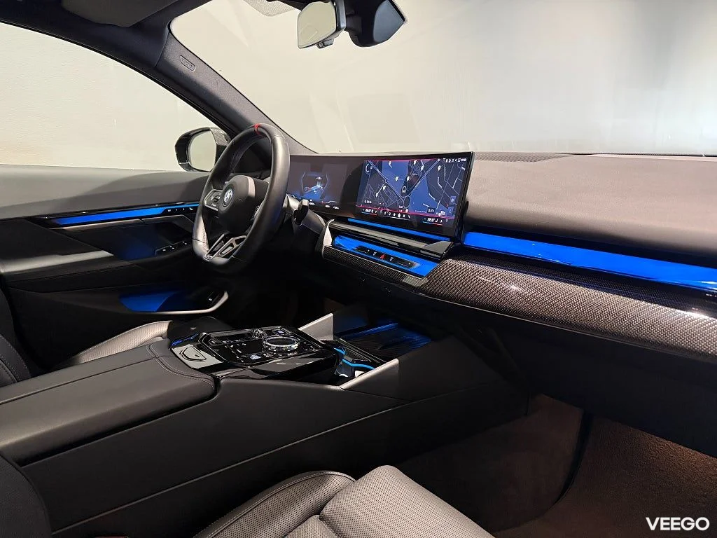 BMW i5 M60 xDrive Touring M Sport Pro Panorama Drag B&W 21" 0kW