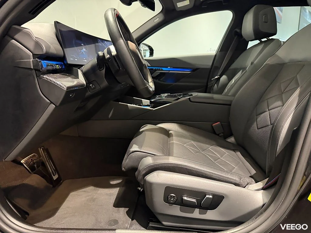 BMW i5 M60 xDrive Touring M Sport Pro Panorama Drag B&W 21" 0kW