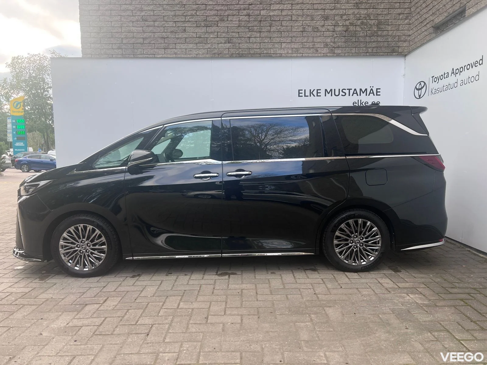 Lexus LM350H 140kW