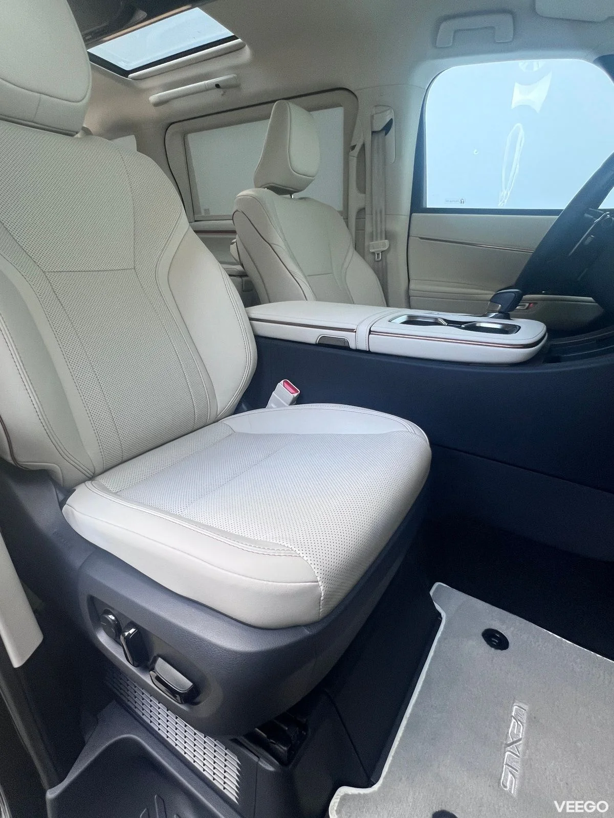 Lexus LM350H 140kW