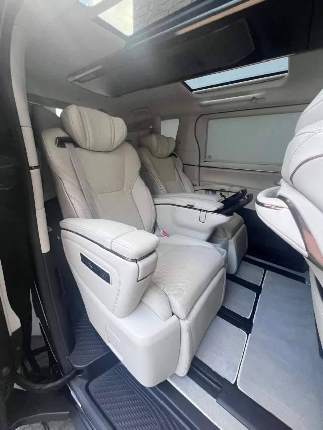 Image of Lexus LM350H 140kW