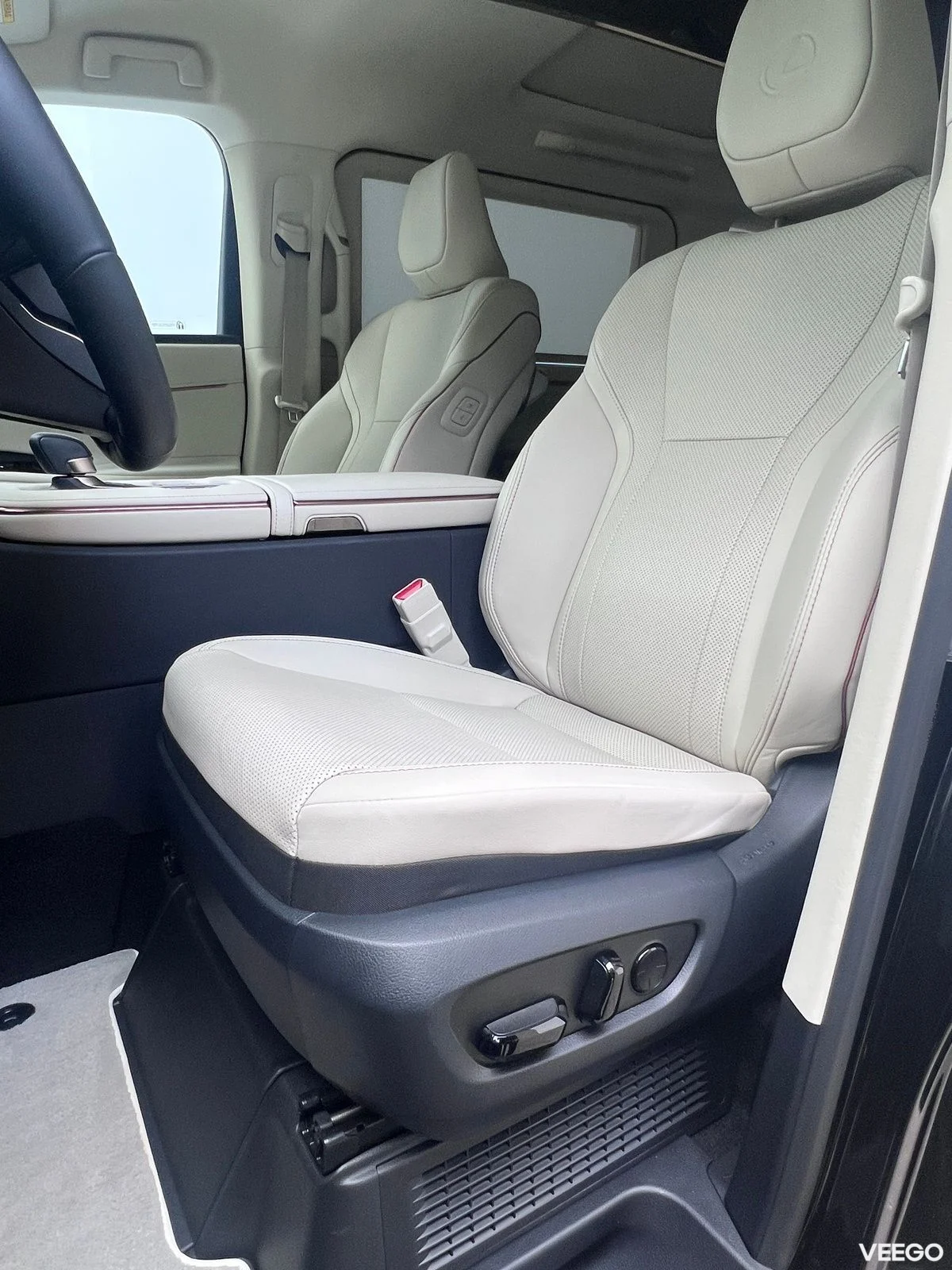 Lexus LM350H 140kW