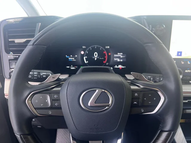 Image of Lexus LM350H 140kW