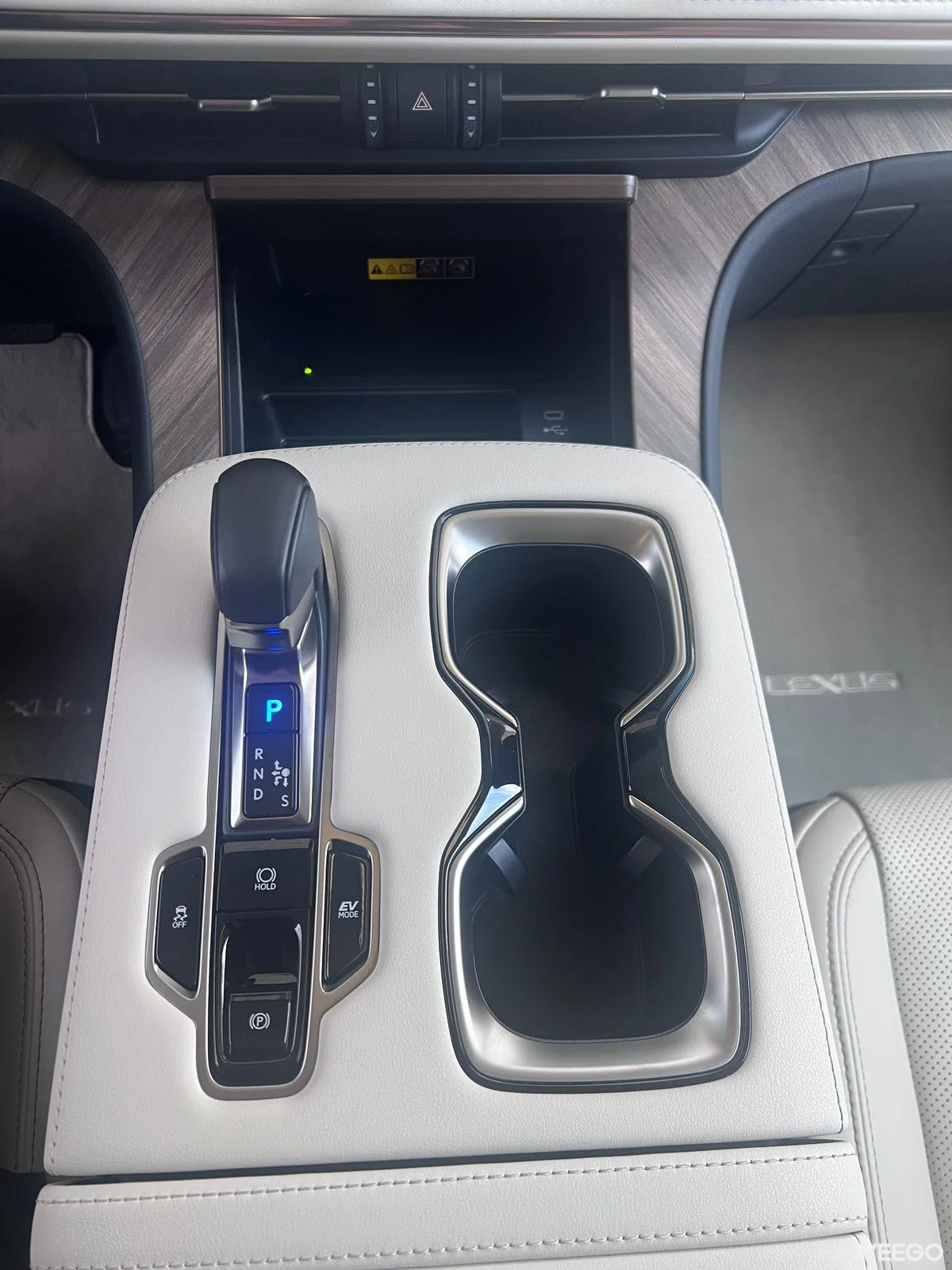 Lexus LM350H 140kW