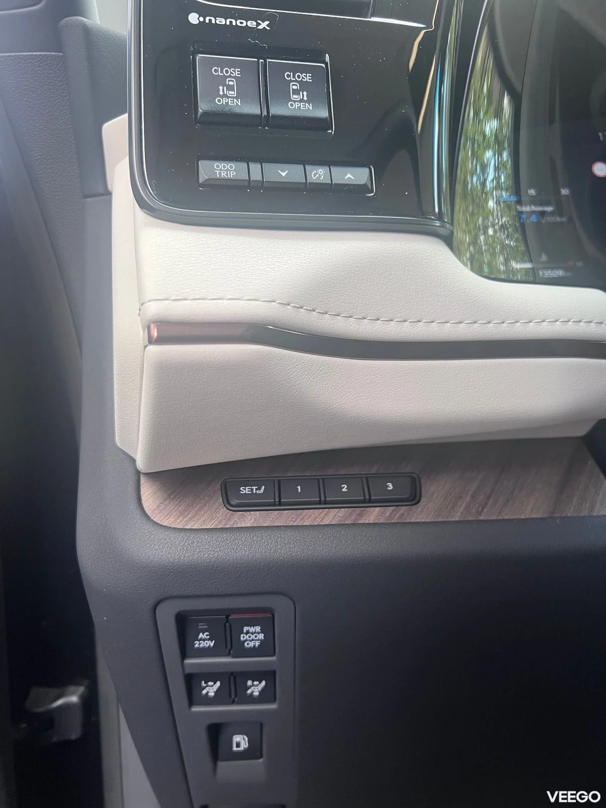 Lexus LM350H 140kW