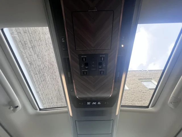 Image of Lexus LM350H 140kW