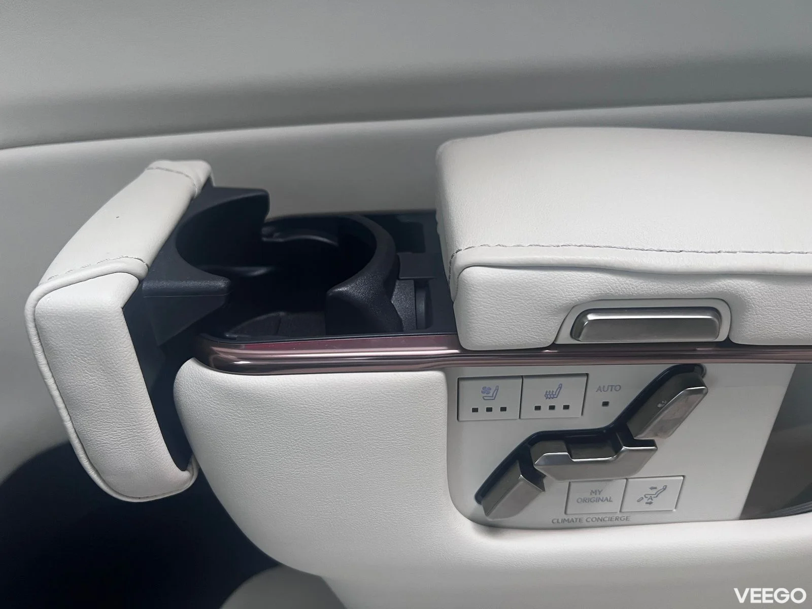 Lexus LM350H 140kW