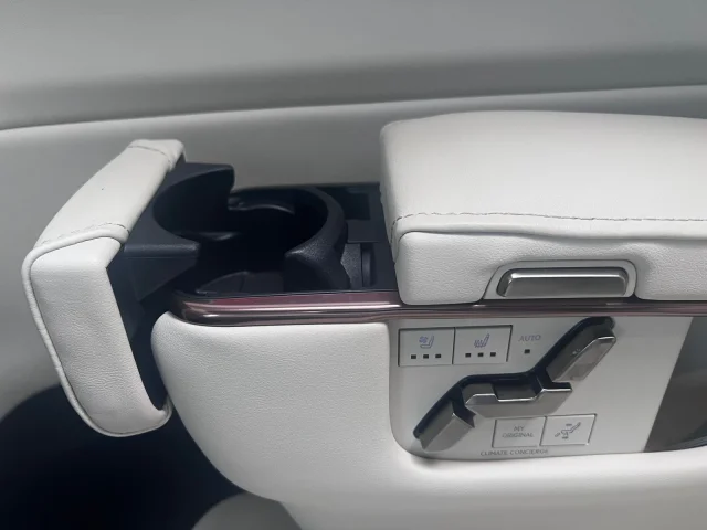 Image of Lexus LM350H 140kW