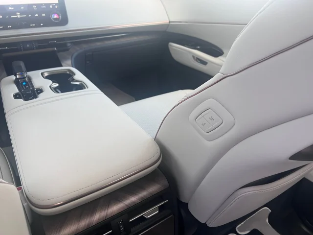 Image of Lexus LM350H 140kW