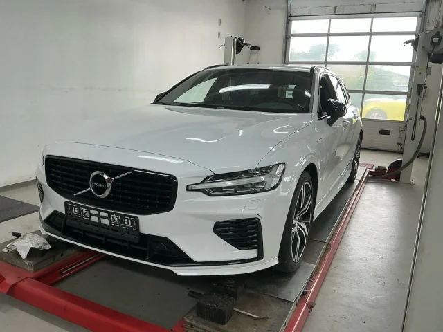 Image of Volvo V60 T6 AWD R-DESIGN RECHARGE AWD 2.0 257kW