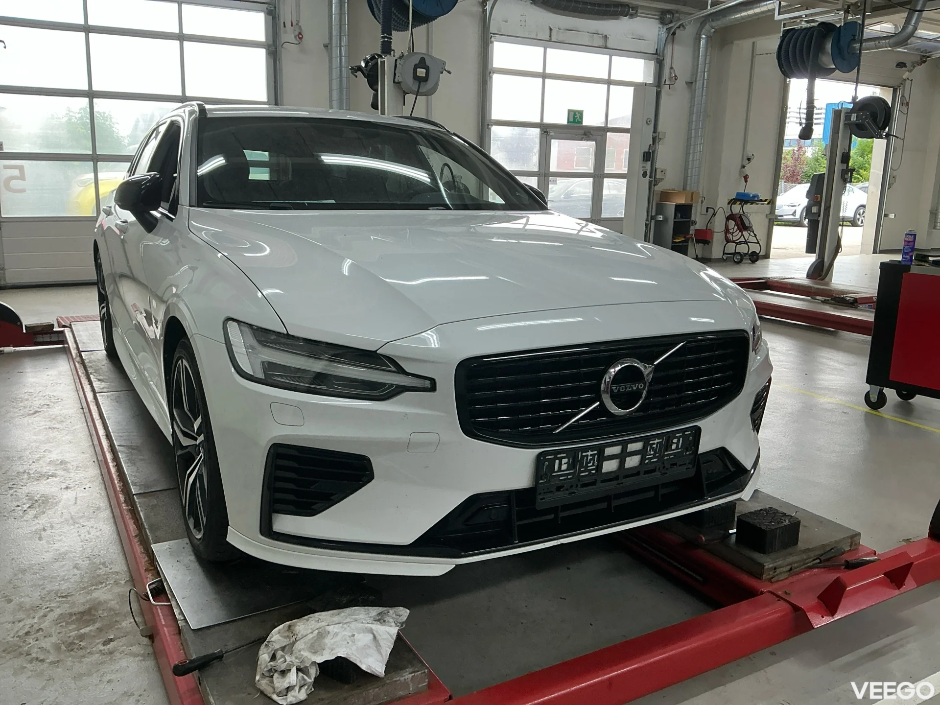 Volvo V60 T6 AWD R-DESIGN RECHARGE AWD 2.0 257kW