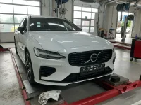 Volvo V60 T6 AWD R-DESIGN RECHARGE AWD 2.0 257kW thumbnail
