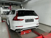 Volvo V60 T6 AWD R-DESIGN RECHARGE AWD 2.0 257kW thumbnail