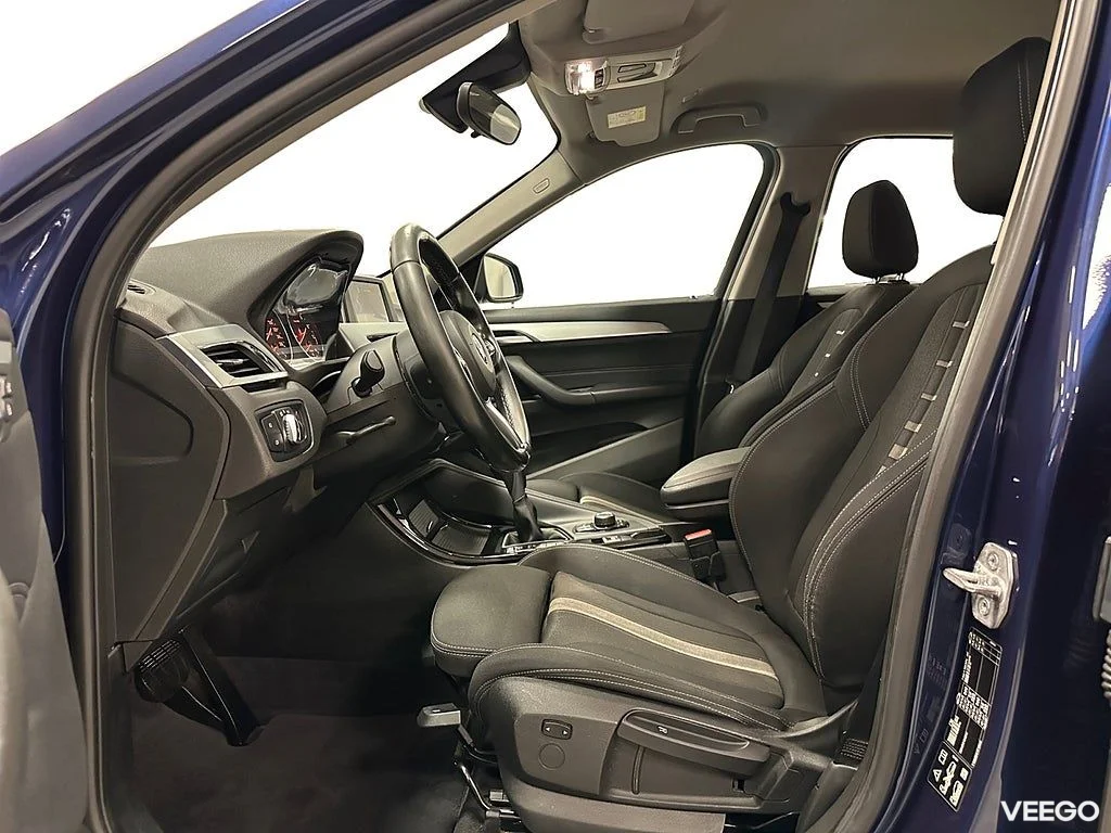 BMW X1 xDrive20i Automat Sport Line / Dragkrok / 1 Ägare 141kW