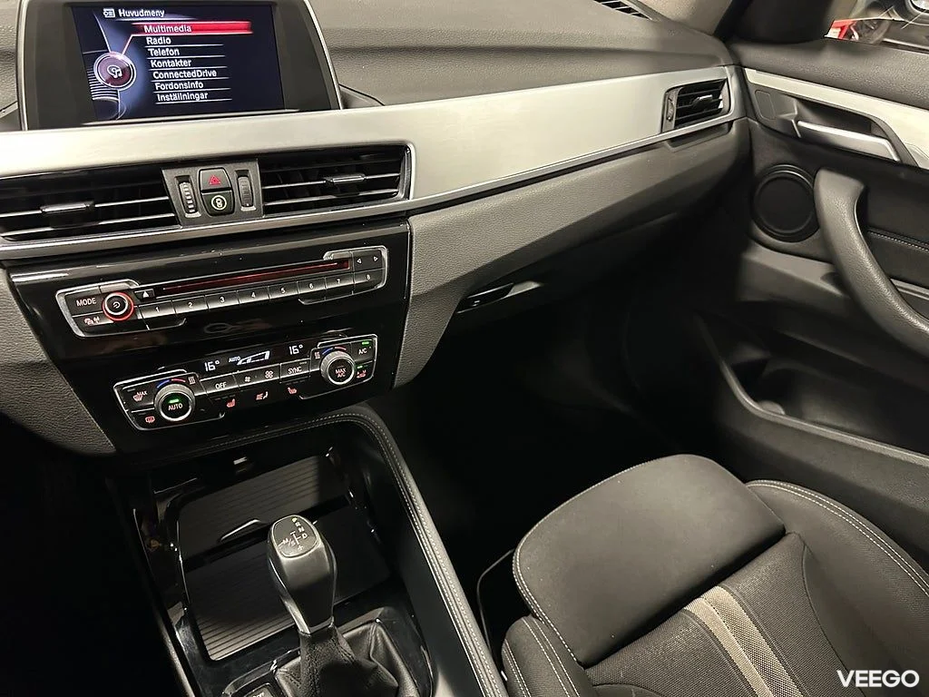 BMW X1 xDrive20i Automat Sport Line / Dragkrok / 1 Ägare 141kW