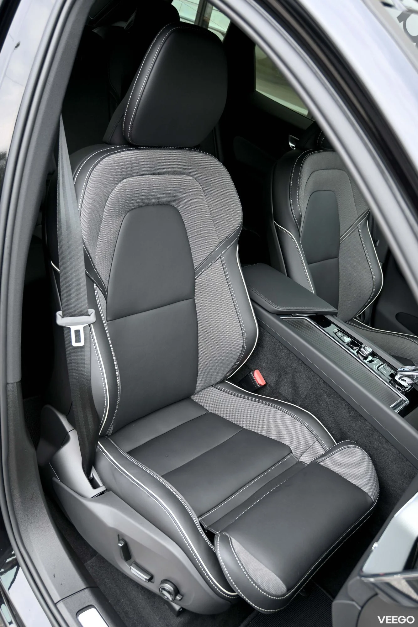 Volvo XC60 AWD T8 H&K BLACK EDITION XENIUM INTELLI SAFE PRO FACELIFT 2 335kW