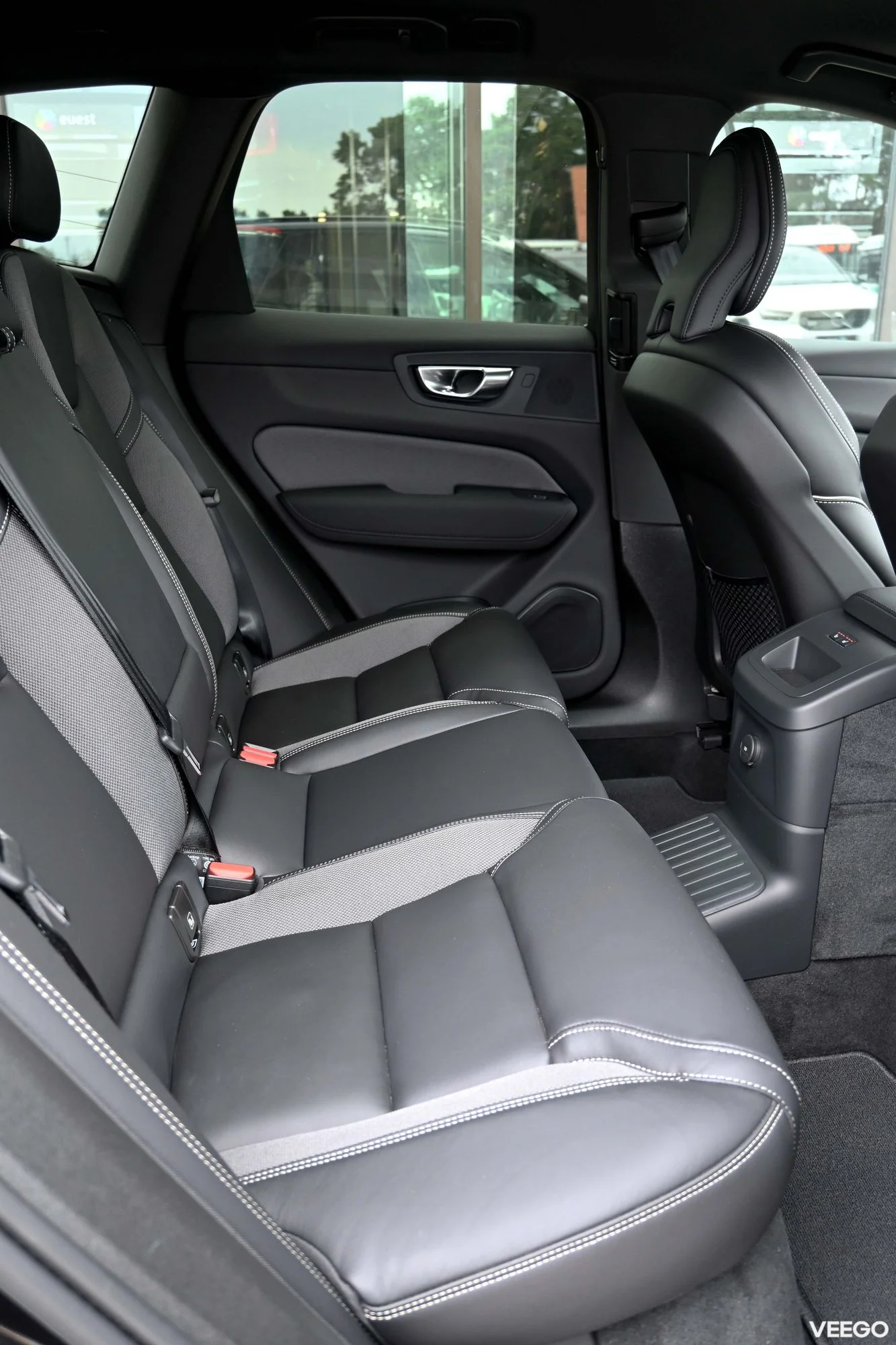 Volvo XC60 AWD T8 H&K BLACK EDITION XENIUM INTELLI SAFE PRO FACELIFT 2 335kW