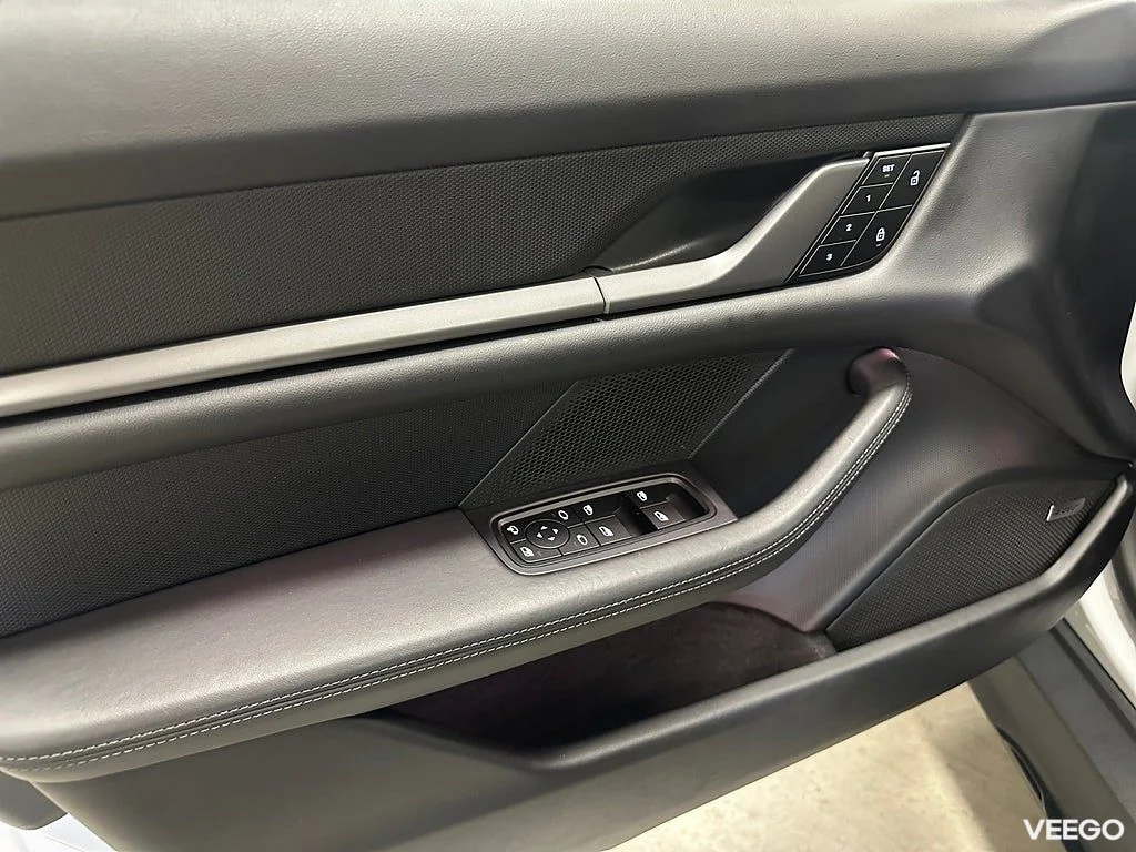 Porsche Taycan 4S Cross Turismo/ BOSE / MOMS / SE SPEC 380kW