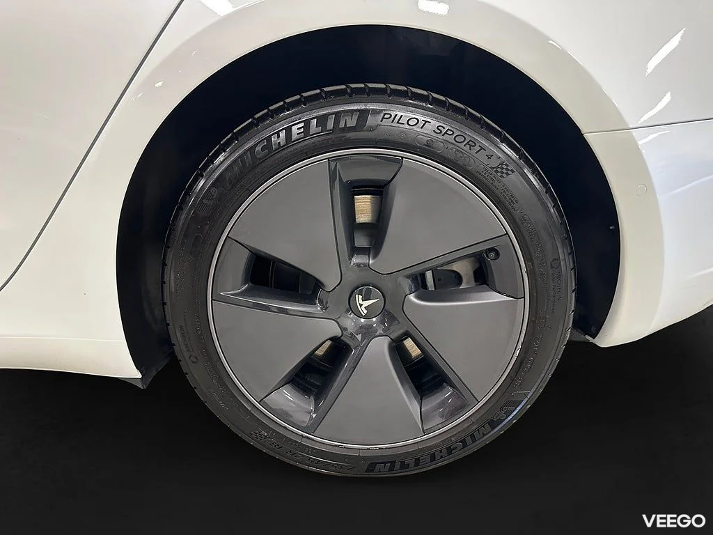 Tesla Model 3 Long Range AWD 498hk Panorama 366kW