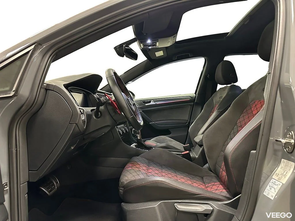 Volkswagen Golf GTI TCR 290hk DSG / DCC / Panorama / ACC 0kW