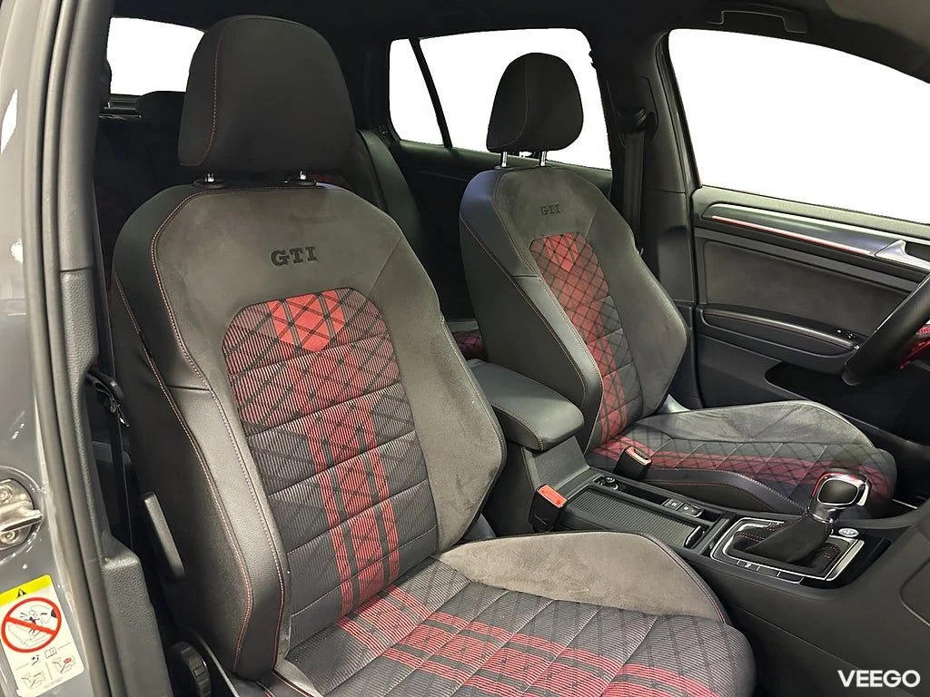 Volkswagen Golf GTI TCR 290hk DSG / DCC / Panorama / ACC 0kW
