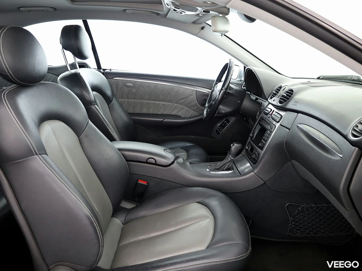 Mercedes-Benz CLK320 3.2 161kW