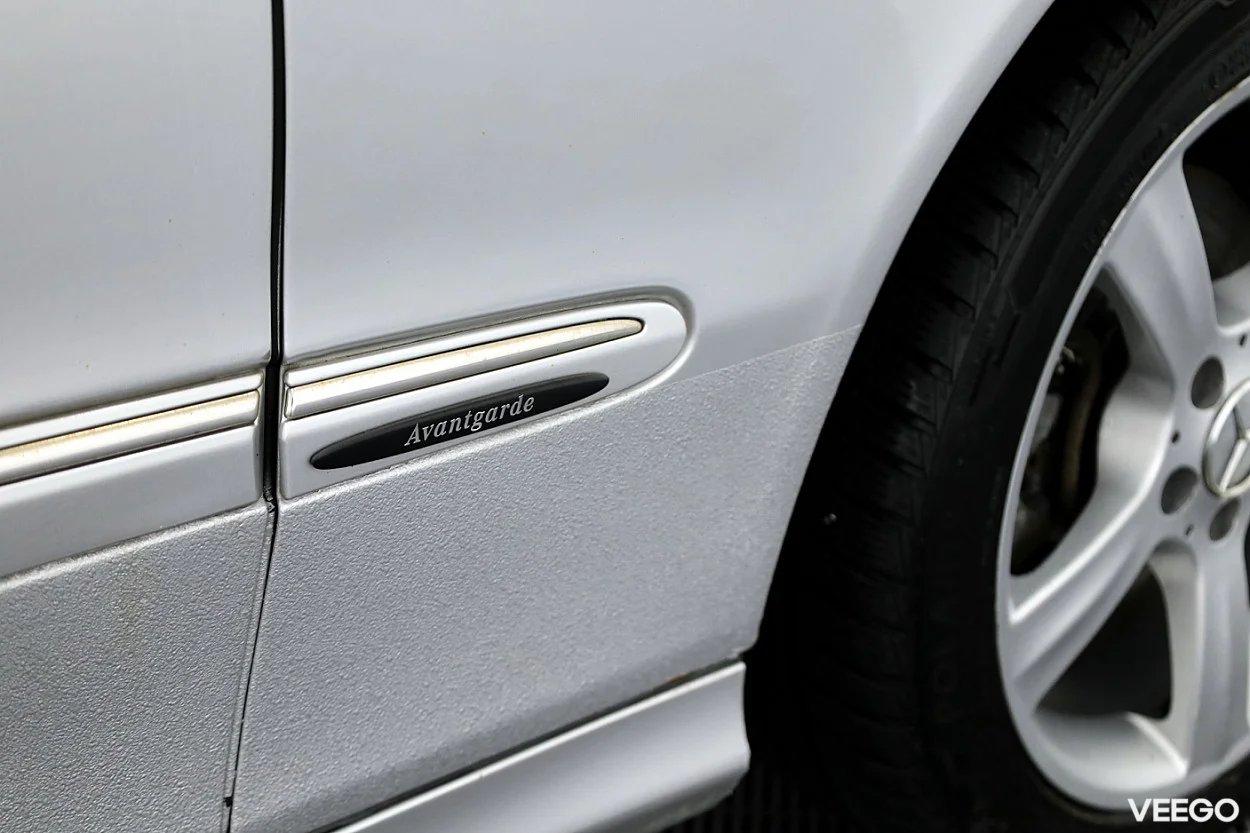 Mercedes-Benz CLK320 3.2 161kW