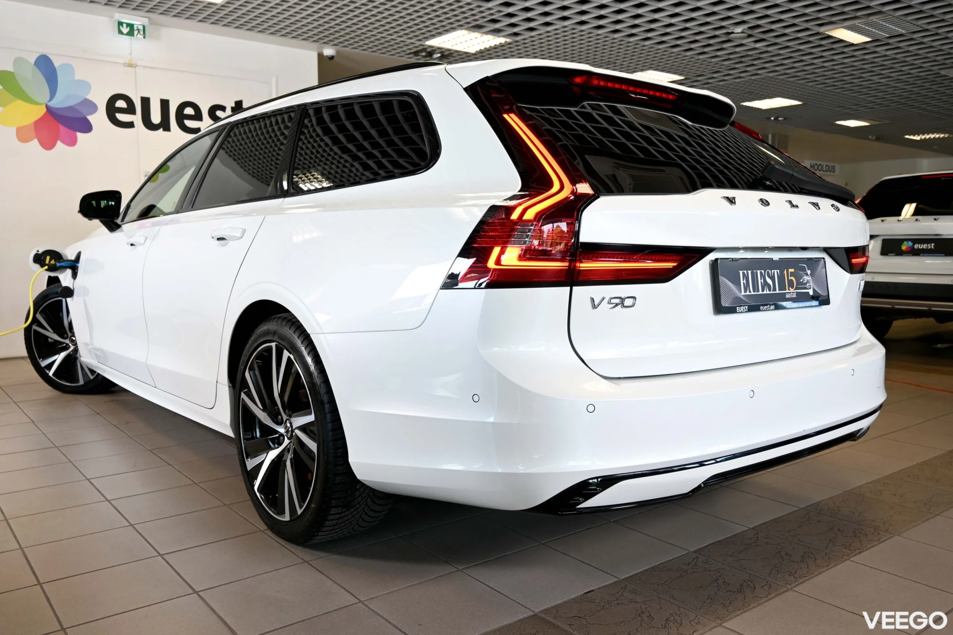 Volvo V90 AWD H&K ULTIMATE DARK XENIUM PRO INTELLI GOOGLE 2 293kW