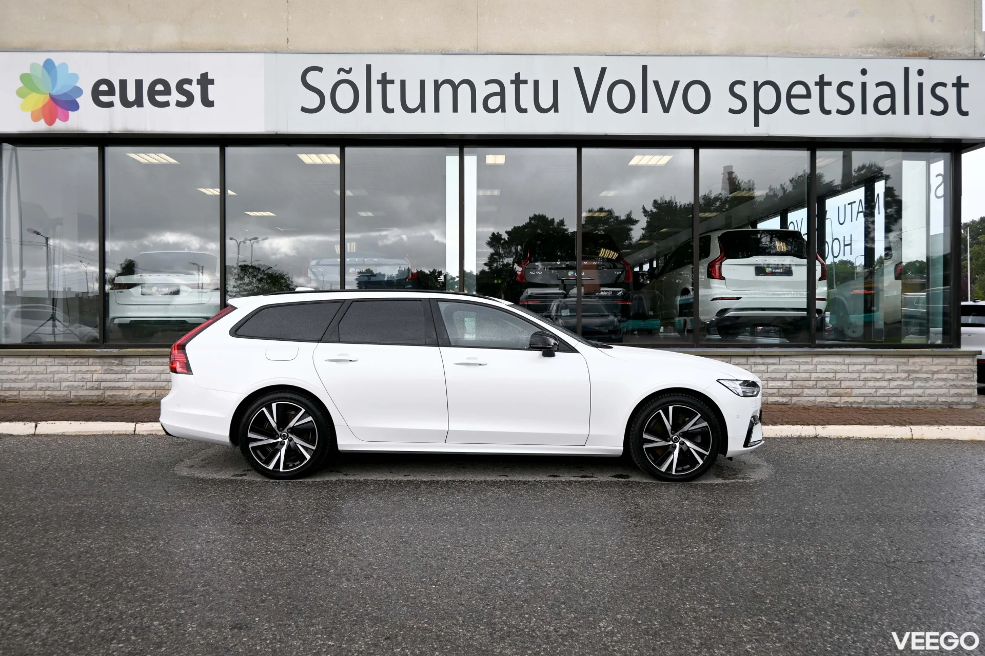 Volvo V90 AWD H&K ULTIMATE DARK XENIUM PRO INTELLI GOOGLE 2 293kW