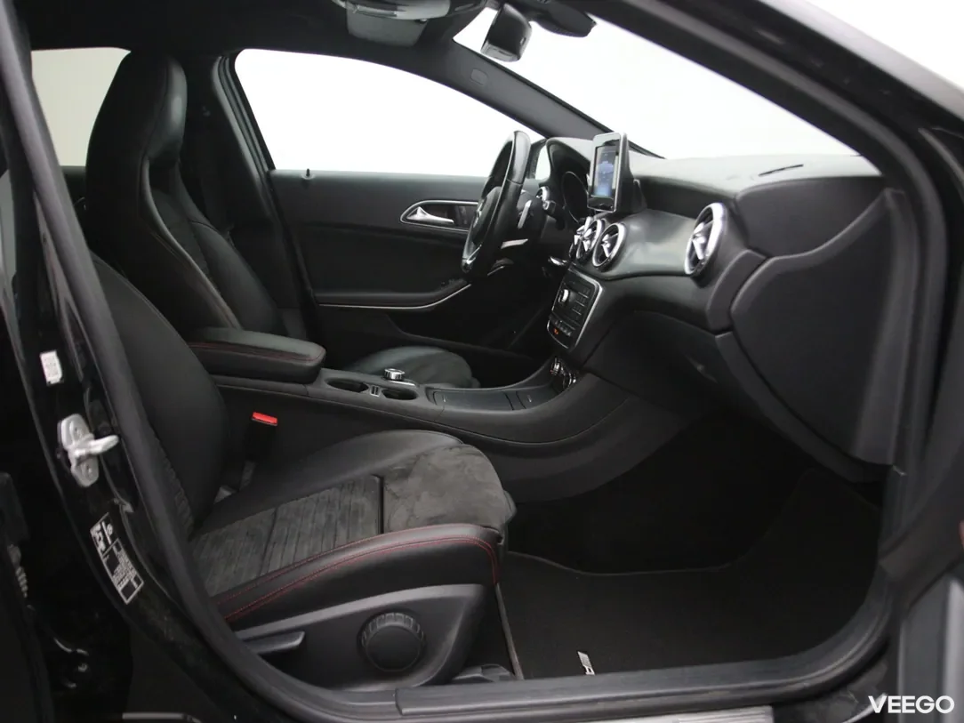 Mercedes-Benz GLA220 2.1 130kW