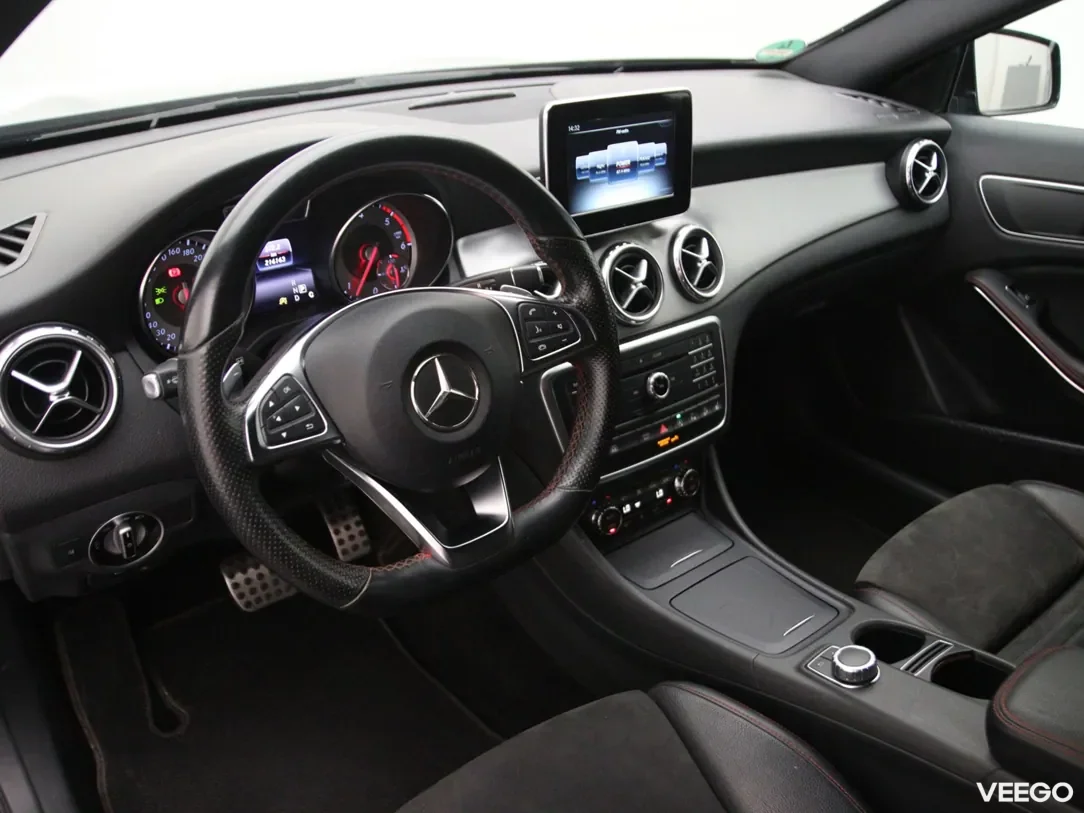 Mercedes-Benz GLA220 2.1 130kW