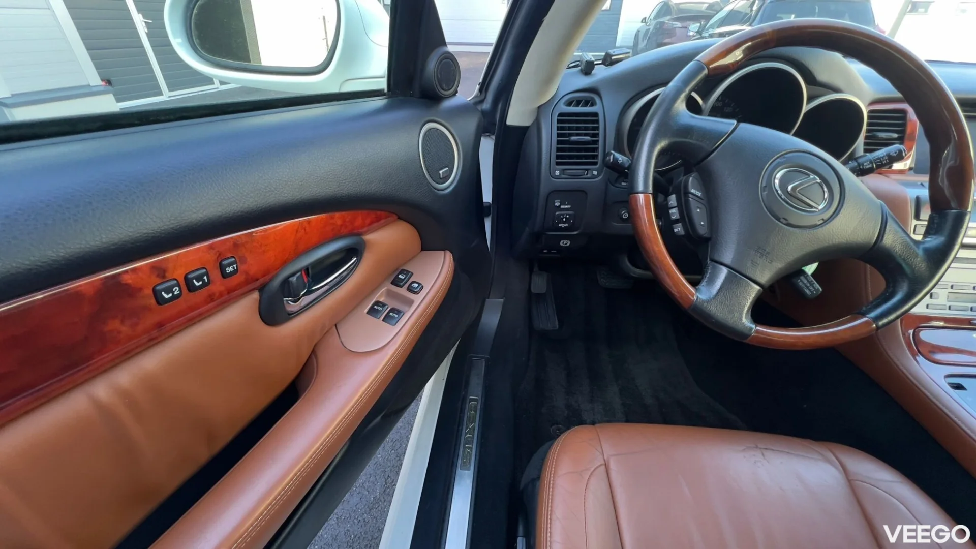 Lexus Carnival 210kW