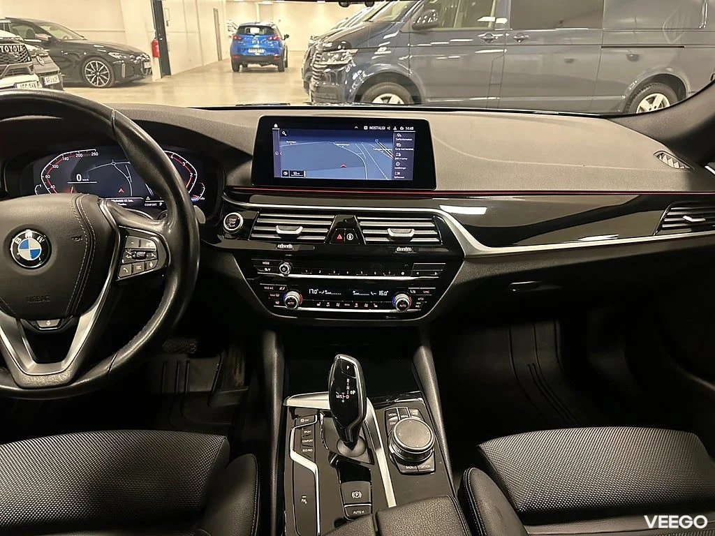 BMW 520 d xDrive 190HK Touring / Sport Line / Navi / Värmare 0kW
