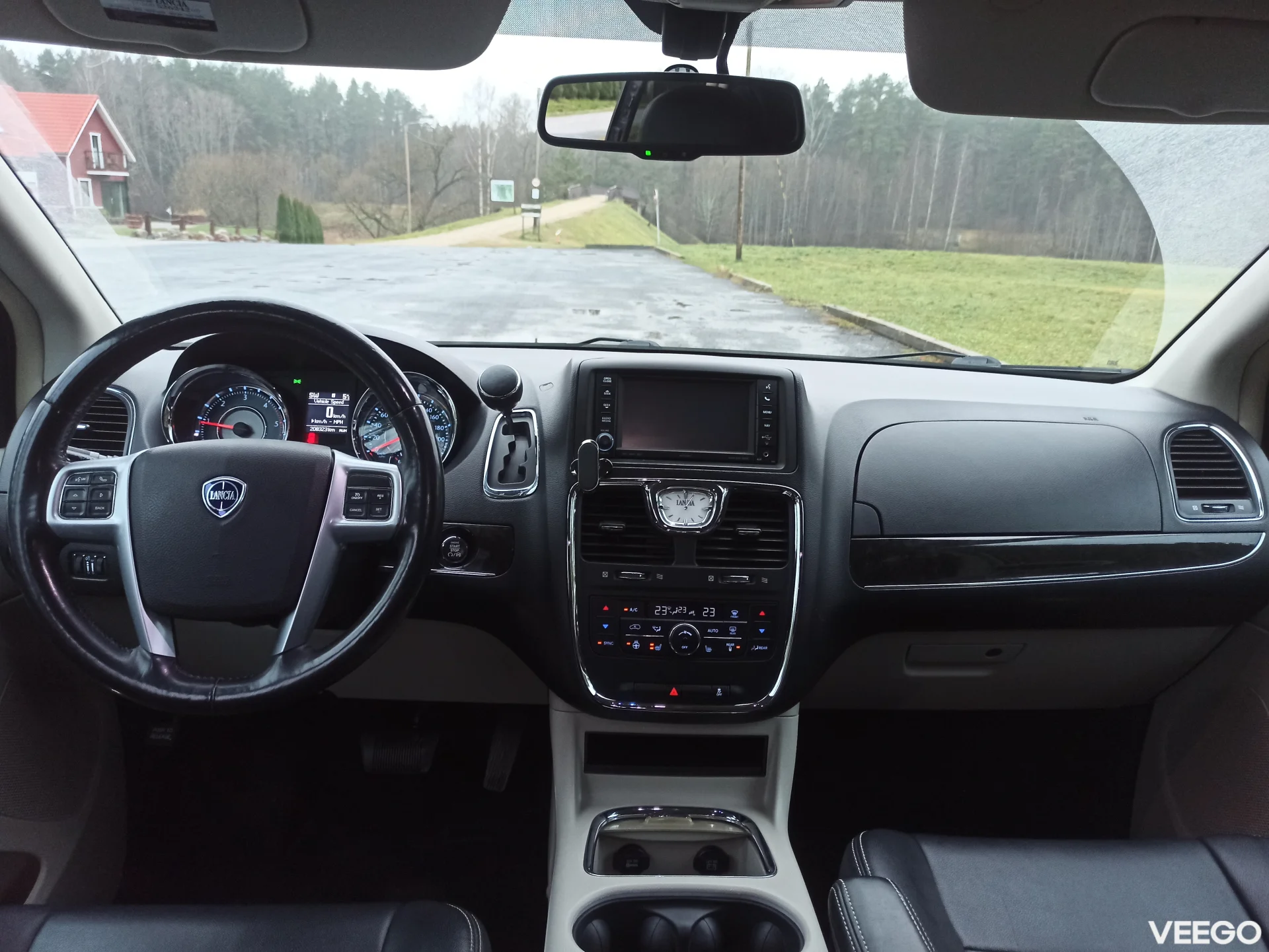 Lancia Voyager 2.8 120kW