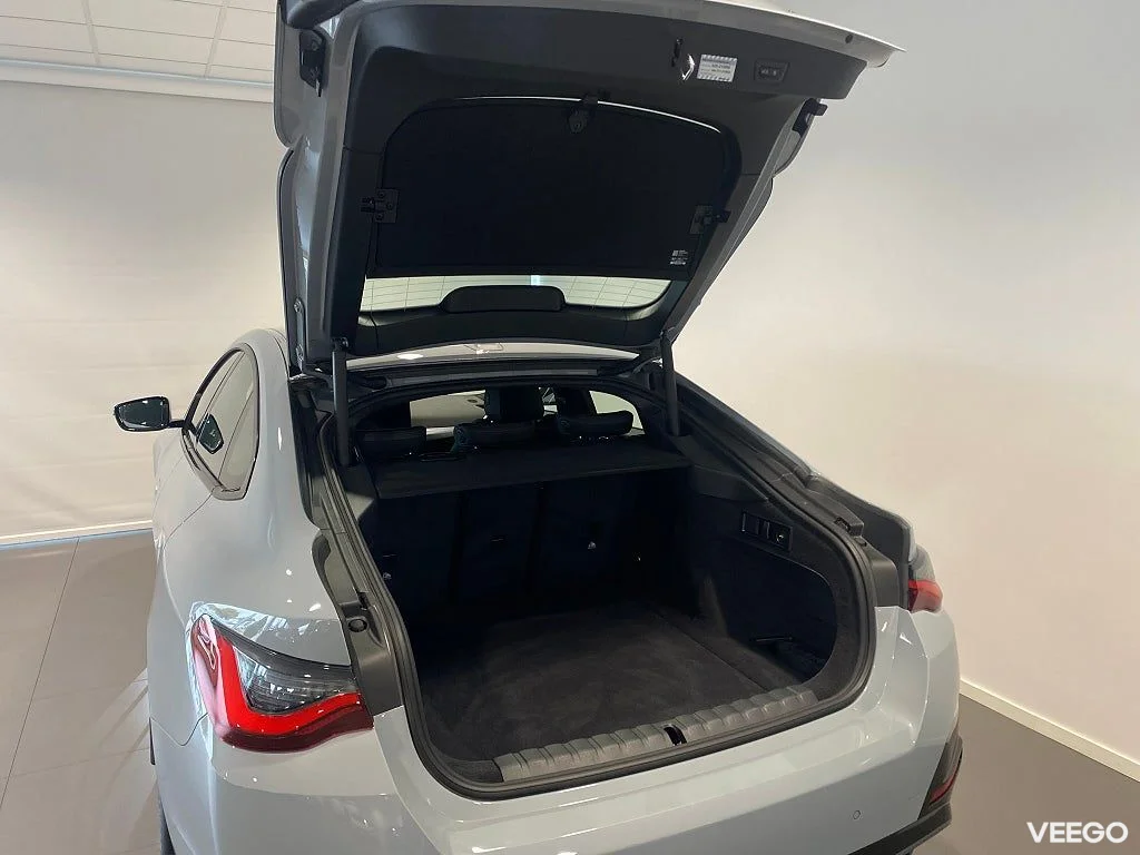 BMW i4 eDrive40 Rattvärme Parkeringsassistans plus Drag 0kW