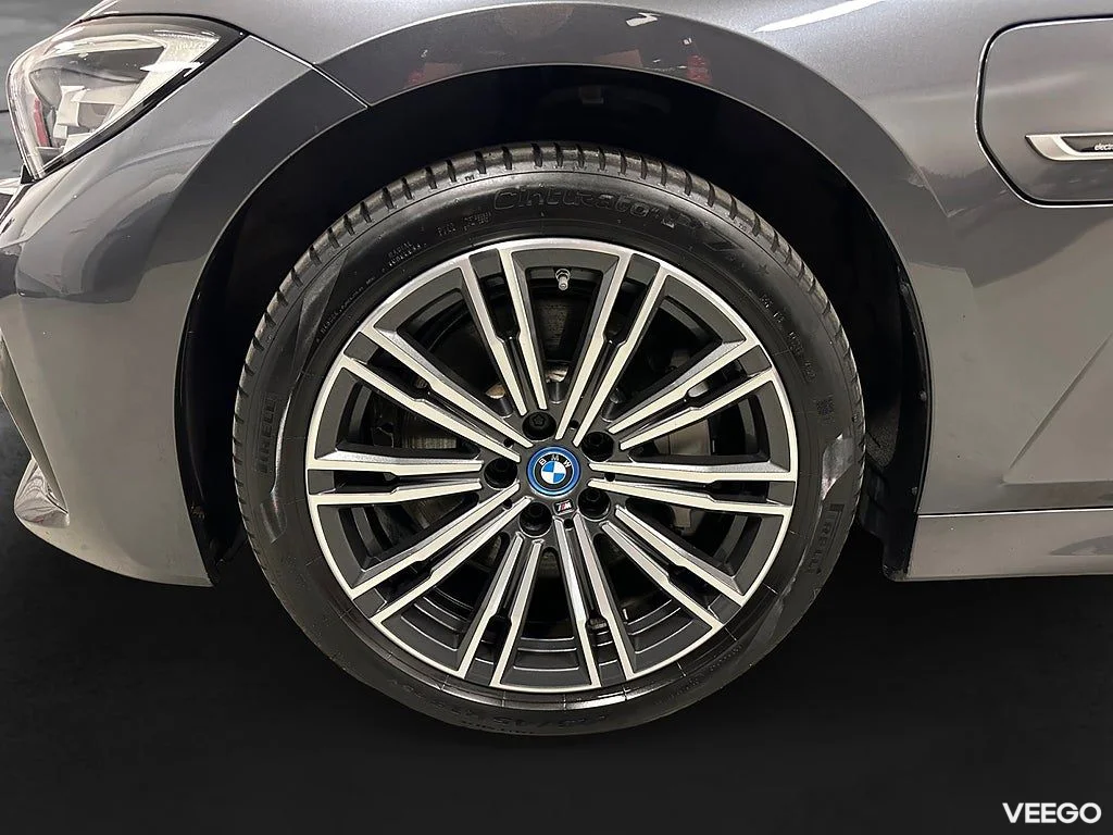 BMW 330 e xDrive Touring M-Sport / Dragkrok / Cockpit 135kW